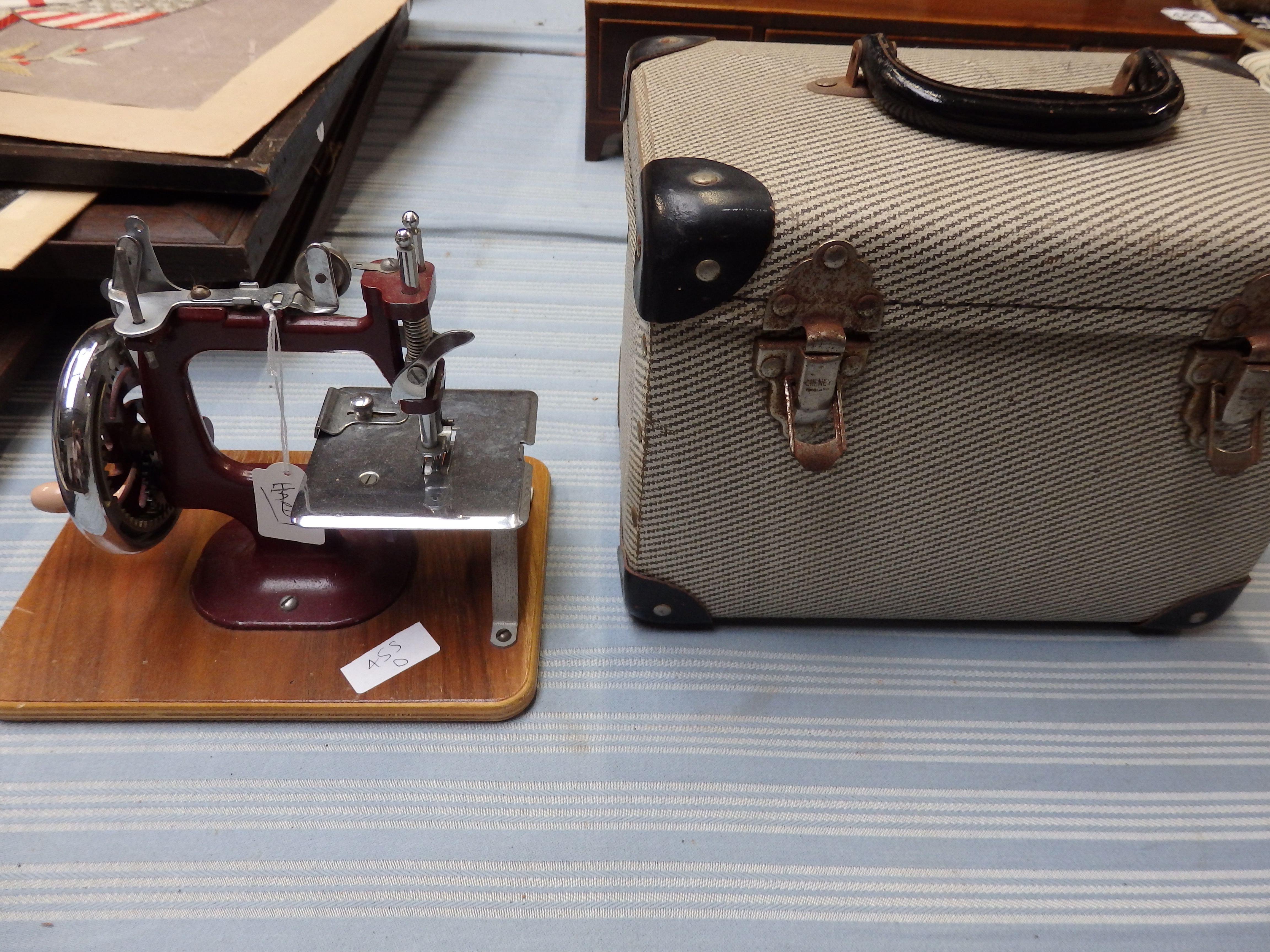 Miniature sewing machine