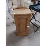 Vict. bedside cabinet