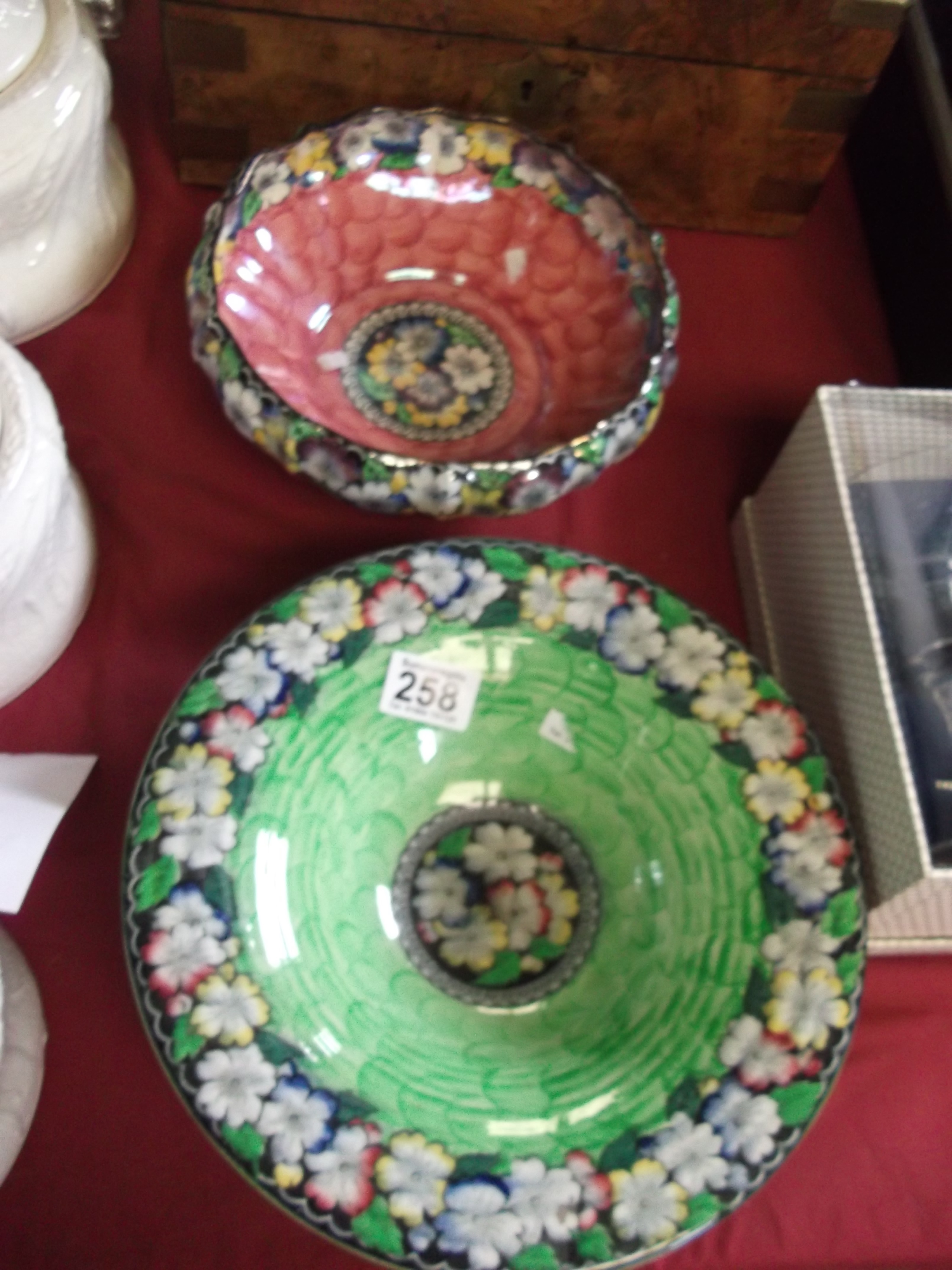 2 Maling bowls