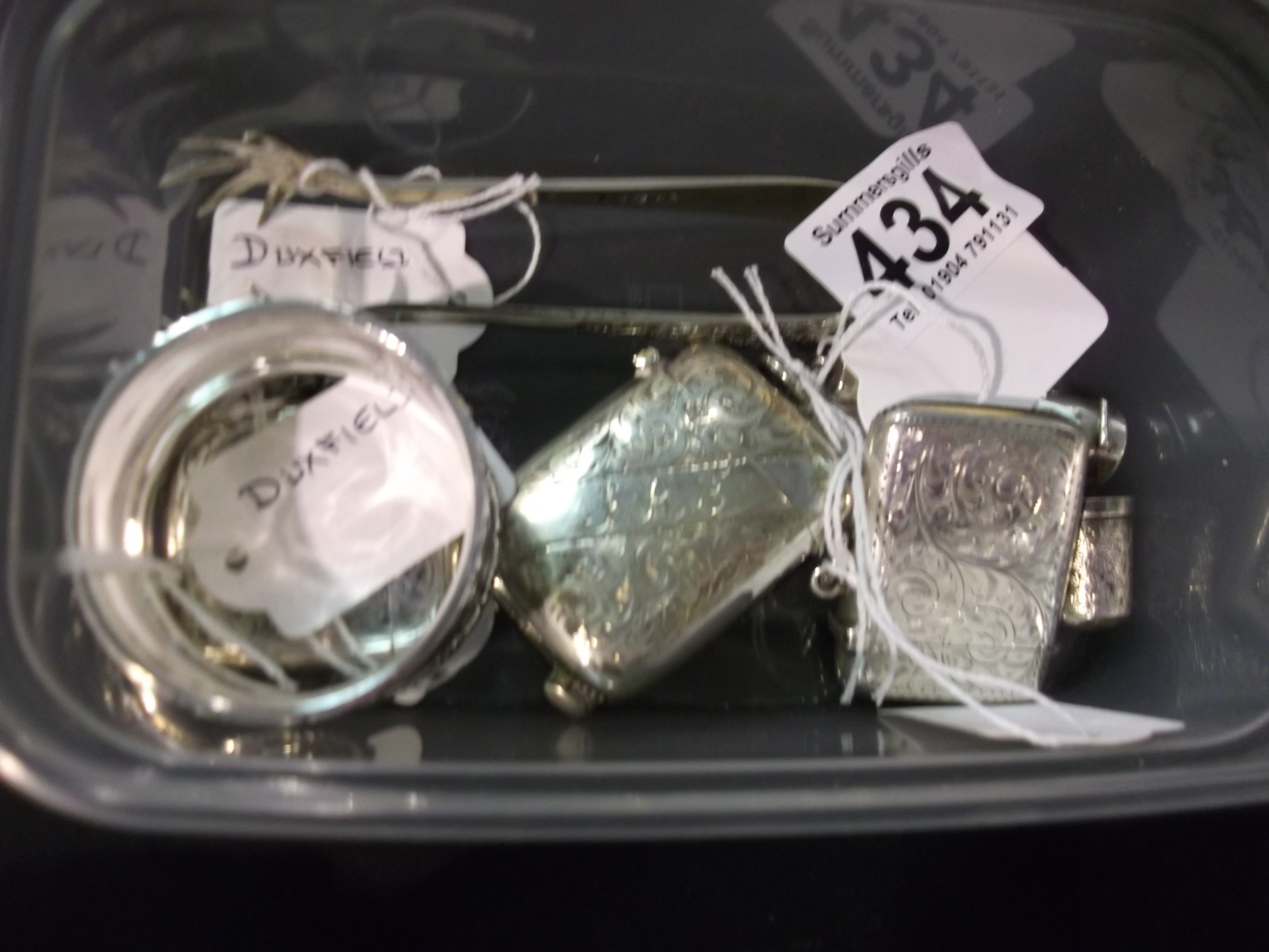 Silver items incl. vesta cases, tongs etc.