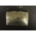 AN EDWARDIAN ENGLISH HALLMARKED SILVER EVENING PURSE With engraved decoration, Birmingham, 1909.