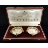 GARRARD & CO., A PAIR OF 20TH CENTURY HALLMARKED SILVER GILT LIMITED EDITION PRESENTATION DISHES '