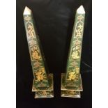 A PAIR OF TOLEWARE OBELISK With chinoiserie decorated panels on a green ground. (h 57cm)