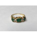 A VICTORIAN STYLE 14CT GOLD, EMERALD AND DIAMOND FIVE STONE RING Three graduated emerald cut
