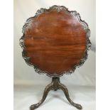 AN 18TH/19TH CENTURY IRISH MAHOGANY TILT TOP TEA TABLE The scallop shell carved top over a finely