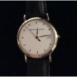 WATCHES OF SWITZERLAND, A GENTLEMEN'S VINTAGE 9CT GOLD WRISTWATCH Having a circular white dial