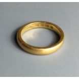 A 22CT GOLD WEDDING BAND Hallmarked, Size: M/N