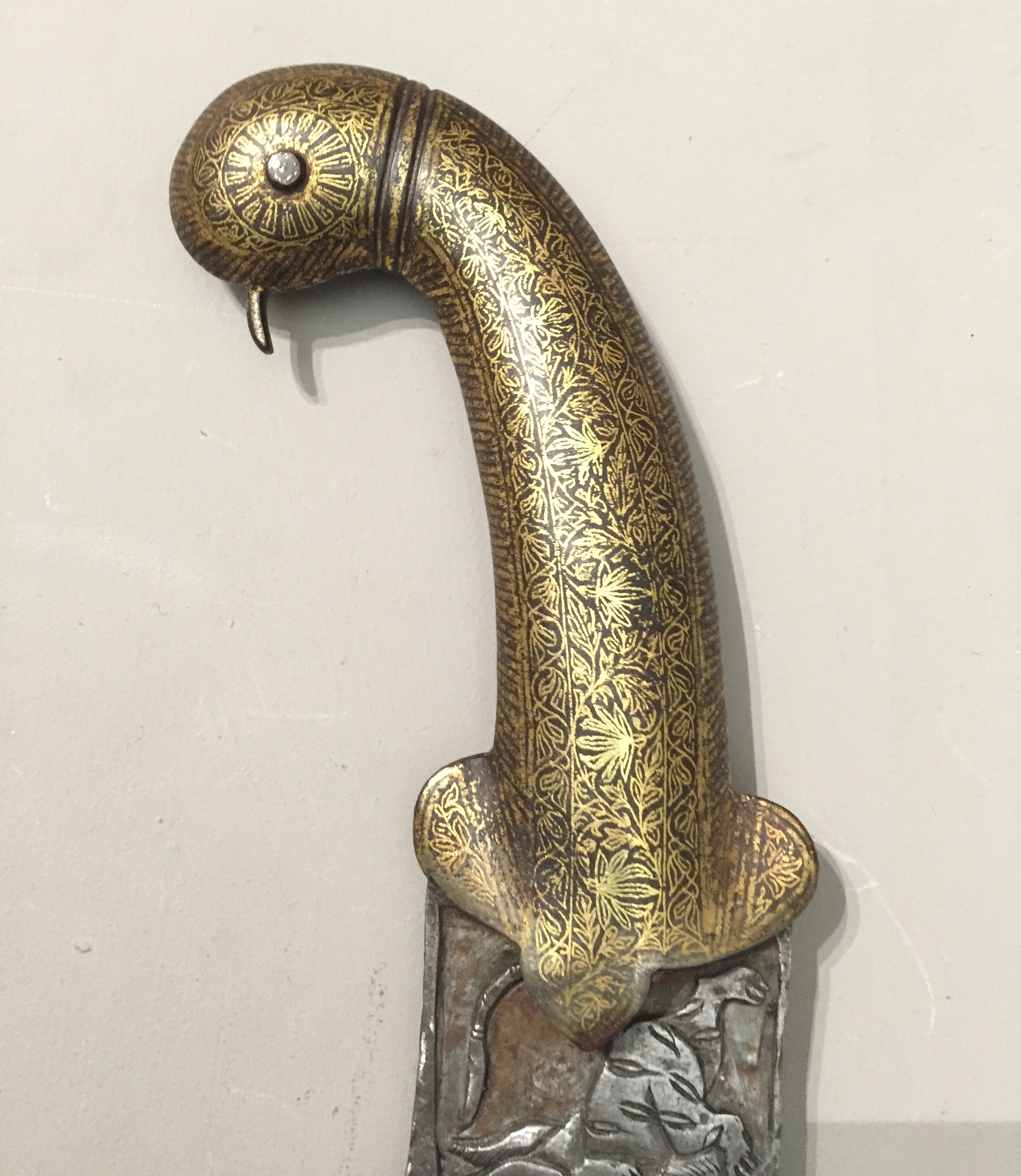 AN 18TH/19TH CENTURY (POSSIBLY INDIAN) DAGGER The gilt inlaid hilt formed as a bird head, the - Image 3 of 6