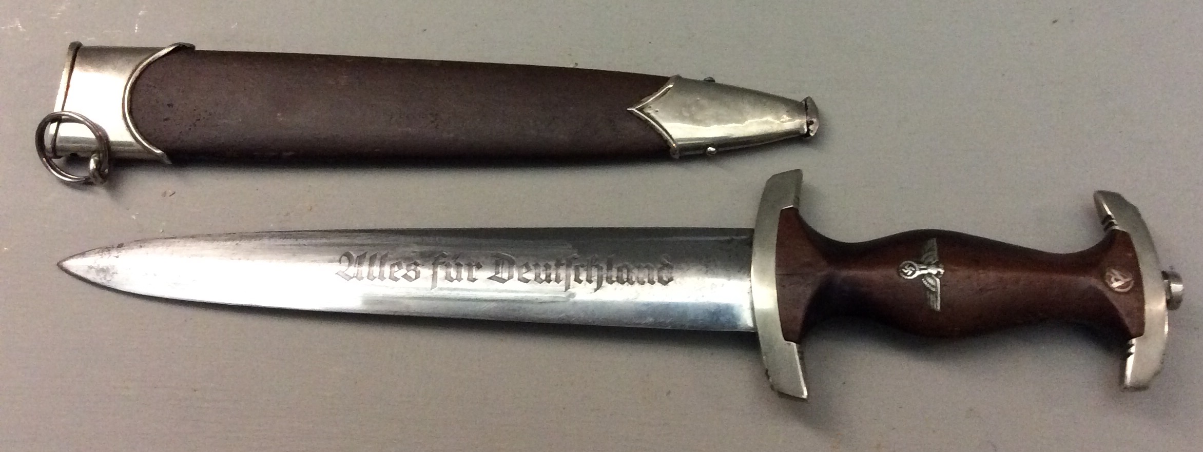 A WORLD WAR II GERMAN SA DAGGER Brown wooden grip with solid nickel fittings and brown leather - Image 10 of 10