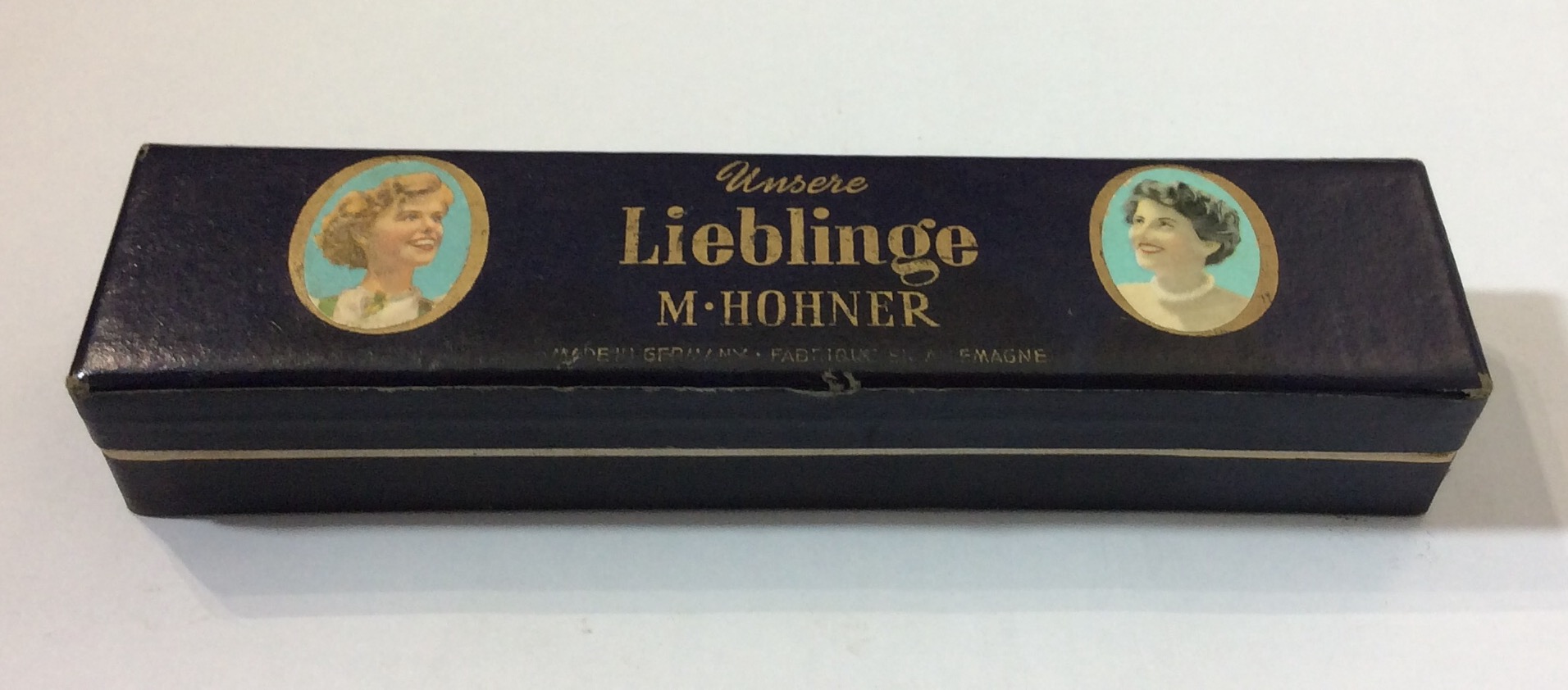 M. HOHNER, A WORLD WAR II GERMAN LEIBERLINGE MOUTH ORGAN Contained in original box, marked 'EIN DANK