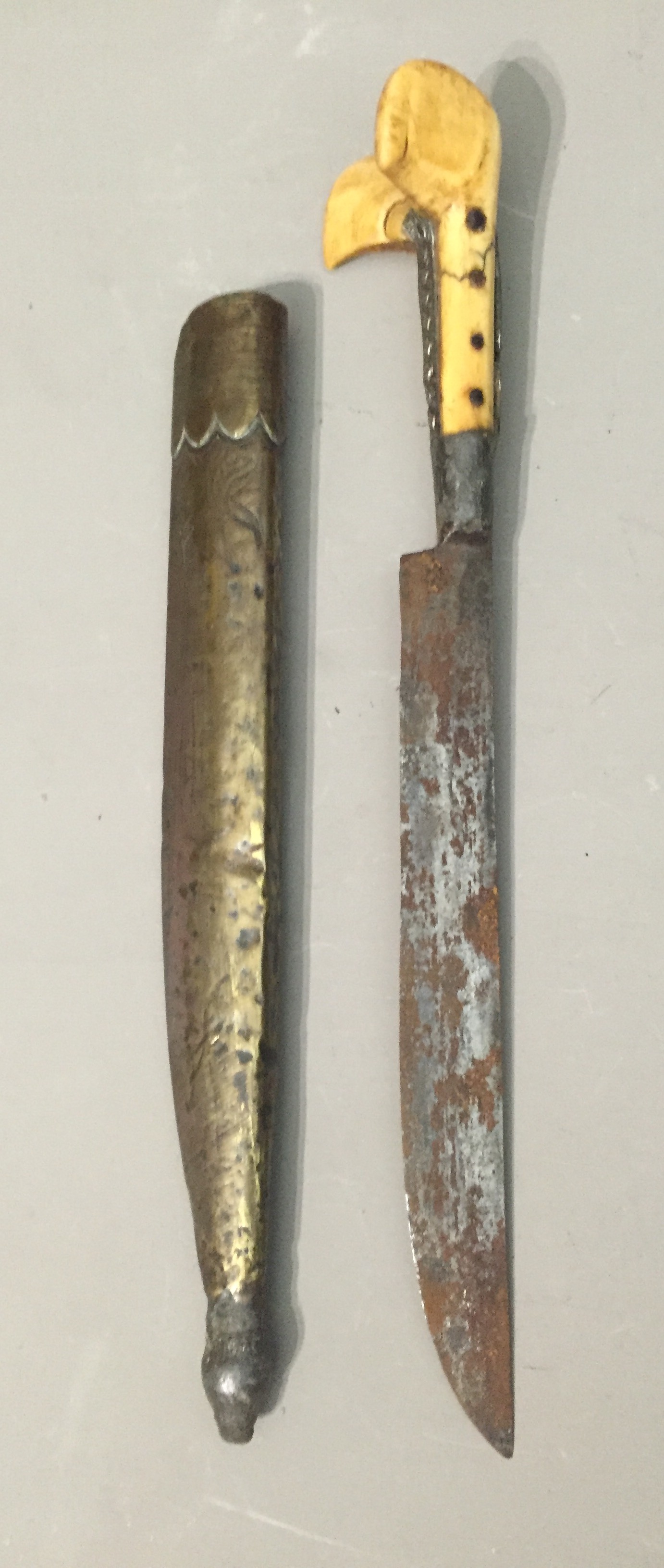 AN 18TH/19TH CENTURY OTTOMAN IVORY AND SILVER IMPOSED HANDLE DAGGER With steel blade and etched - Image 2 of 6