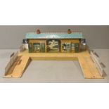 HORNBY TINPLATE, A WINDSOR RAILWAY STATION 0 gauge with ramps and electric lanterns, Series 2E