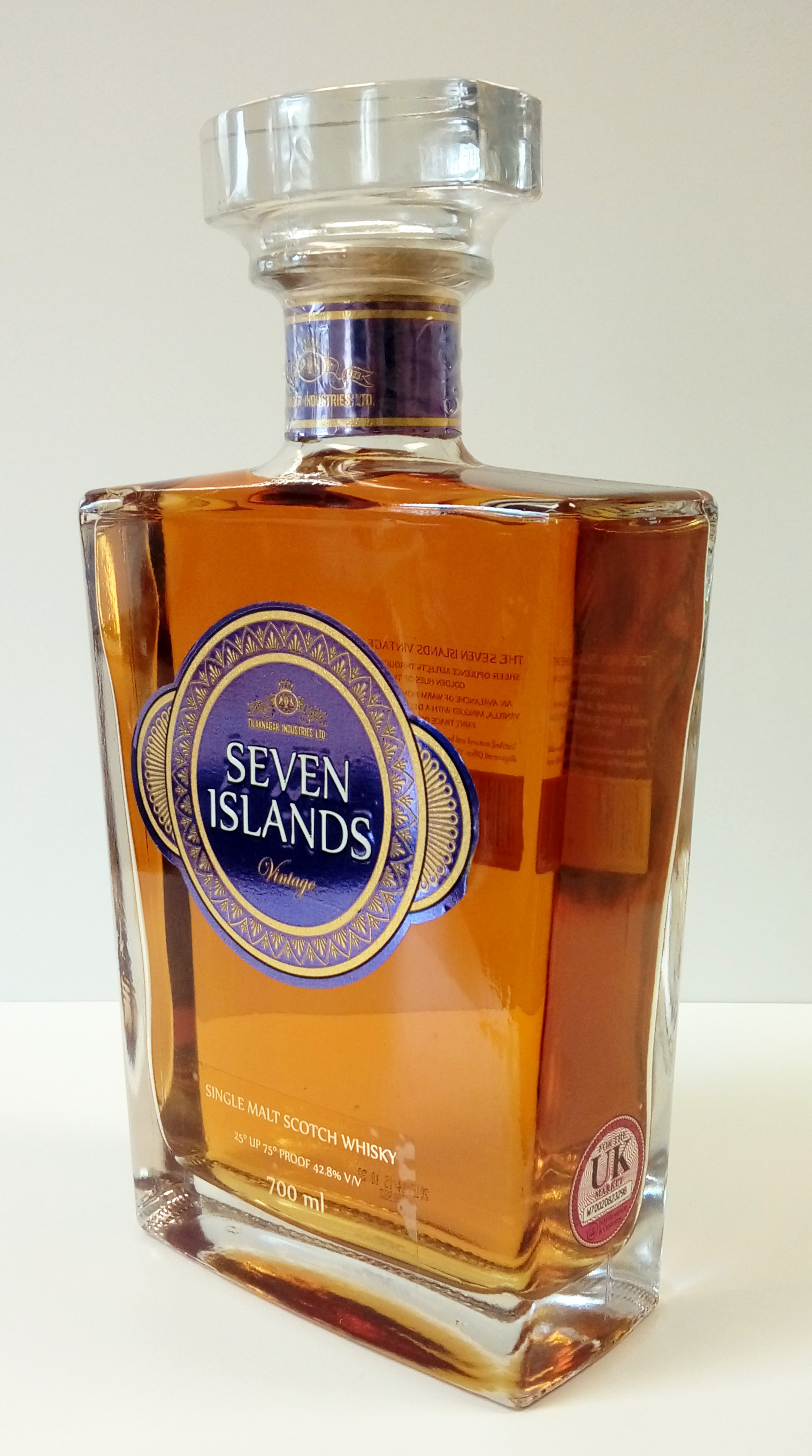 SEVEN ISLANDS, A VINTAGE MALT SCOTCH WHISKY To include a case of six 700ml decanter bottles. - Image 3 of 6