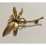 A YELLOW METAL BICOLOUR DRAGONFLY BROOCH The wings with incised decoration and white metal