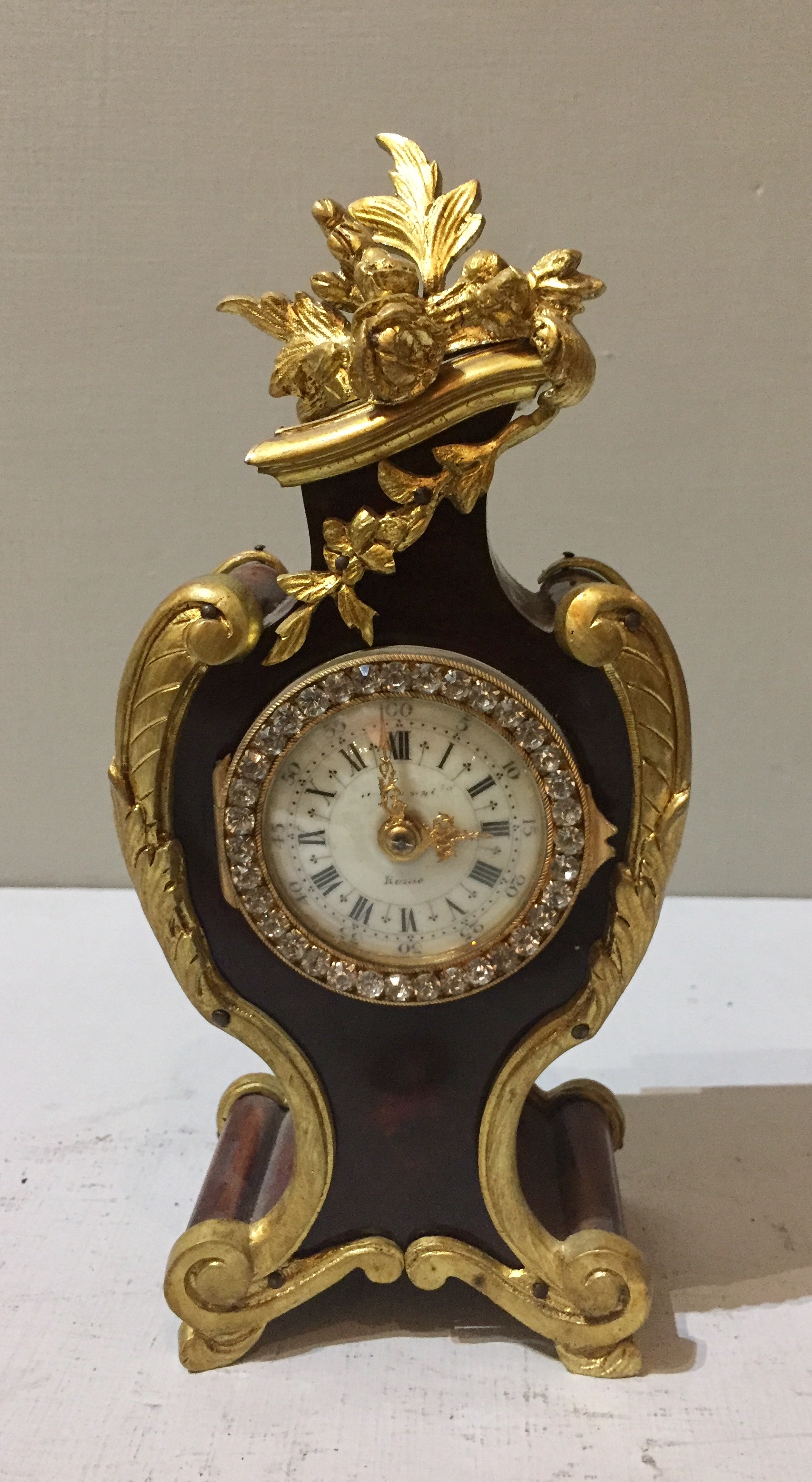 A 19TH CENTURY FRENCH GILT BRONZE AND TORTOISE SHELL LADIES' MANTLE CLOCK. (30cm x 10cm x 6cm)