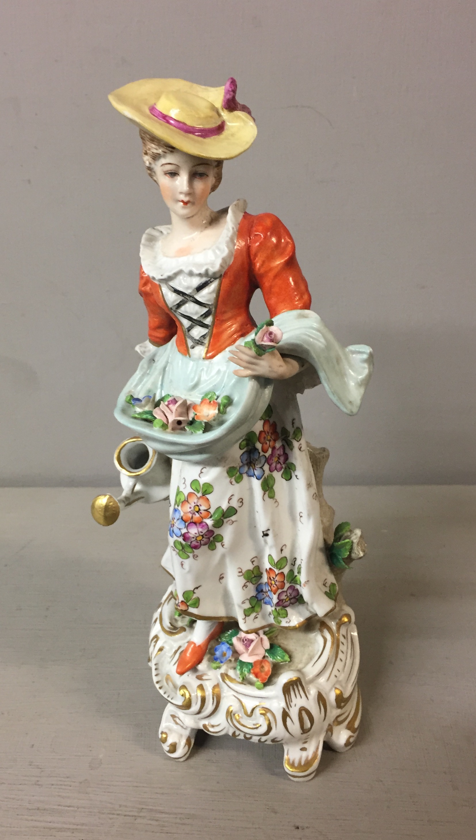 SITZENDORF, A 20TH CENTURY PORCELAIN FIGURE OF A LADY GARDENER Holding a watering can. (h 23cm)
