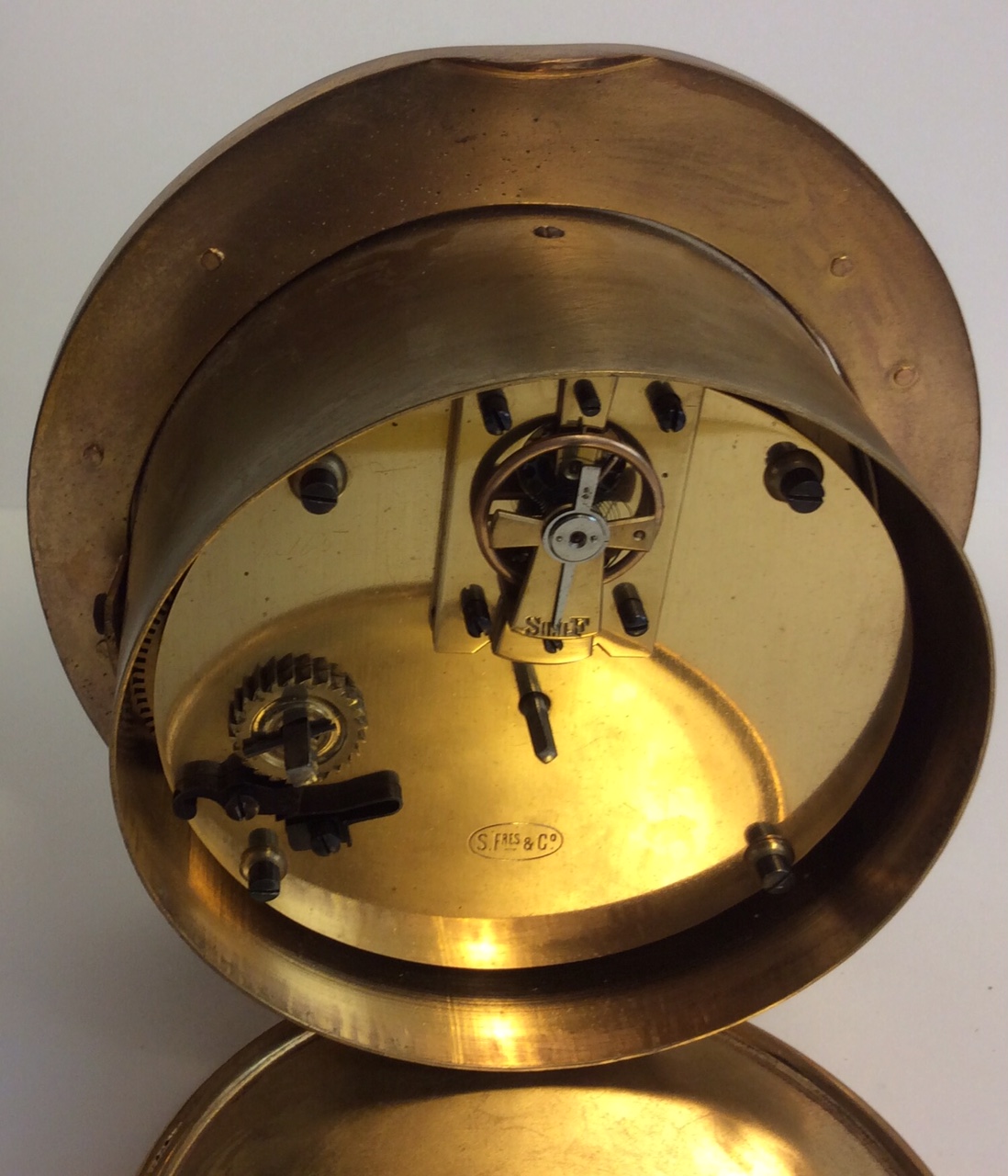 A 19TH CENTURY GILT BRASS HORSESHOE FORM MANTLE CLOCK The cylinder movement marked 'S. Frères & - Image 2 of 2