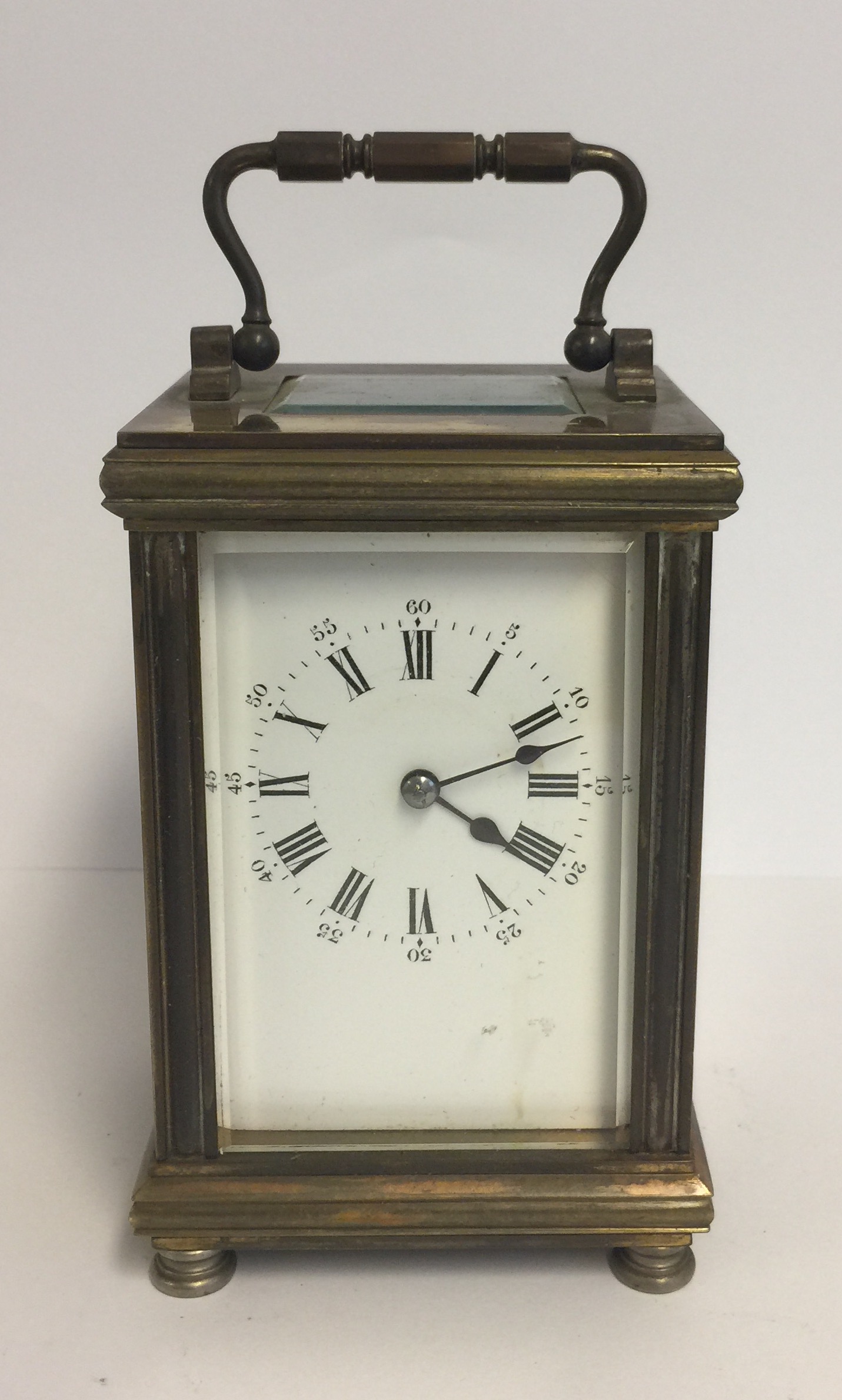 A LATE 19TH/20TH CENTURY BRASS CASED CARRIAGE CLOCK. (12cm x 7cm x 7.5cm)