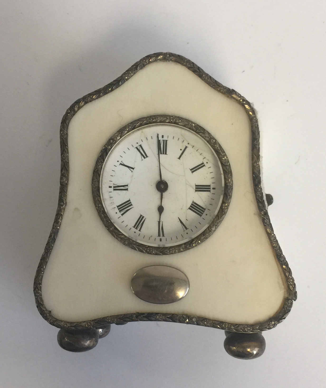 AN EARLY 20TH CENTURY FRENCH IVORY AND SILVER BANDED CLOCK. (9cm x 8cm x 4.5cm)