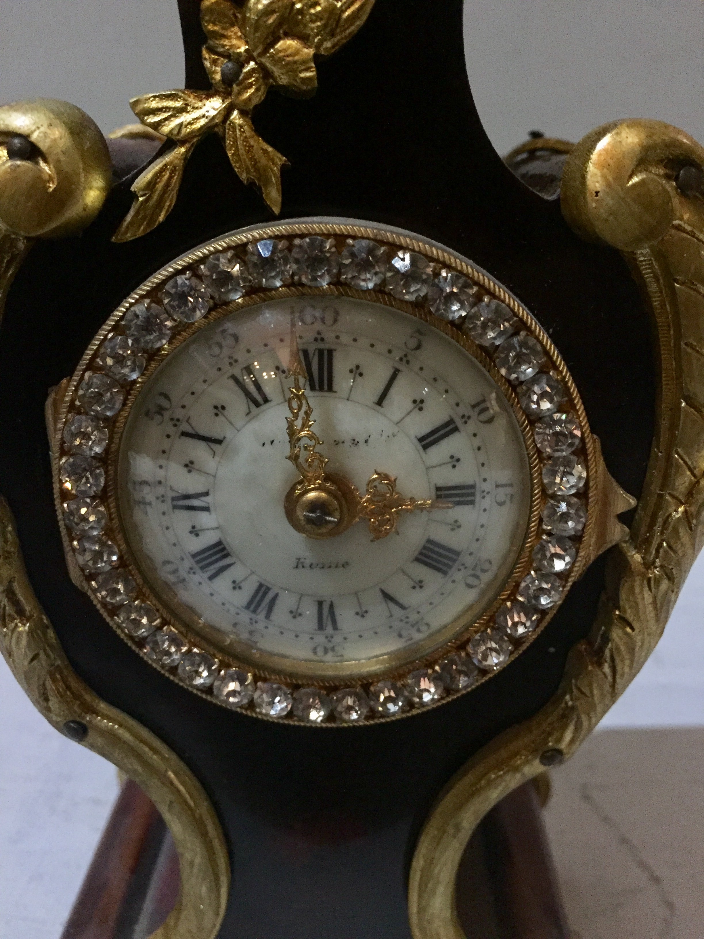 A 19TH CENTURY FRENCH GILT BRONZE AND TORTOISE SHELL LADIES' MANTLE CLOCK. (30cm x 10cm x 6cm) - Image 3 of 3