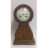 AN ART NOVEAU PERIOD, MAHOGANY & MARQUETRY INLAID BALLOON CLOCK. (30cm H)