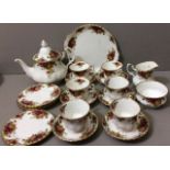 A VINTAGE ROYAL ALBERT PORCELAIN TEA SERVICE Old Country Roses pattern, comprising a teapot, six