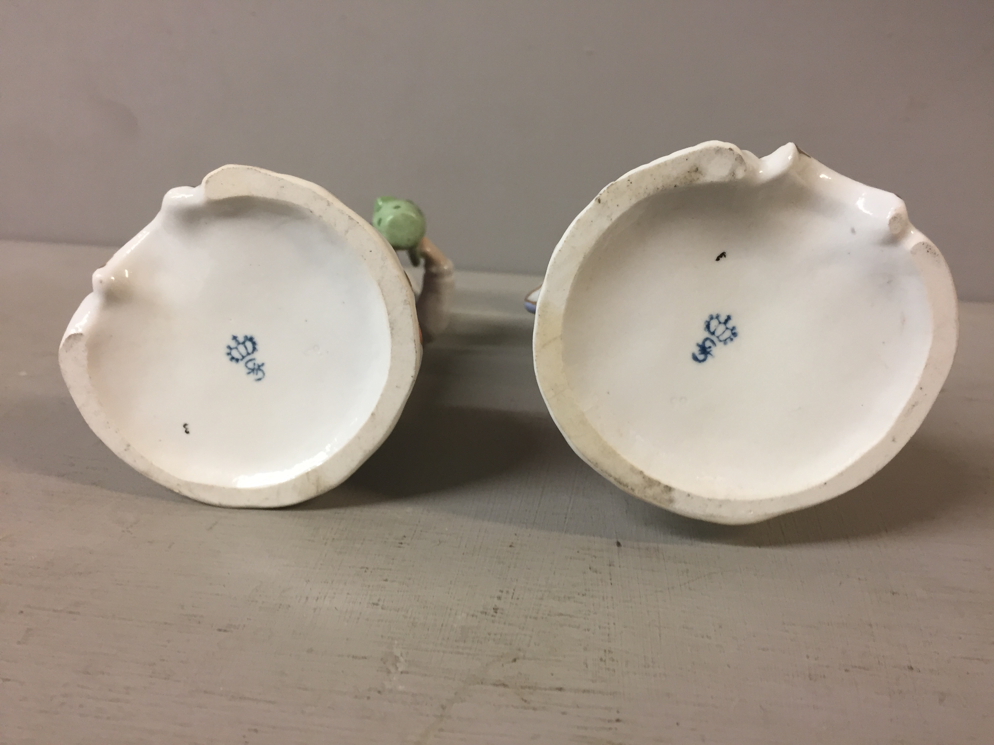 SITZENDORF, A PAIR OF EARLY 20TH CENTURY PORCELAIN FIGURES Of an 18th Century dairyman and a - Image 4 of 4