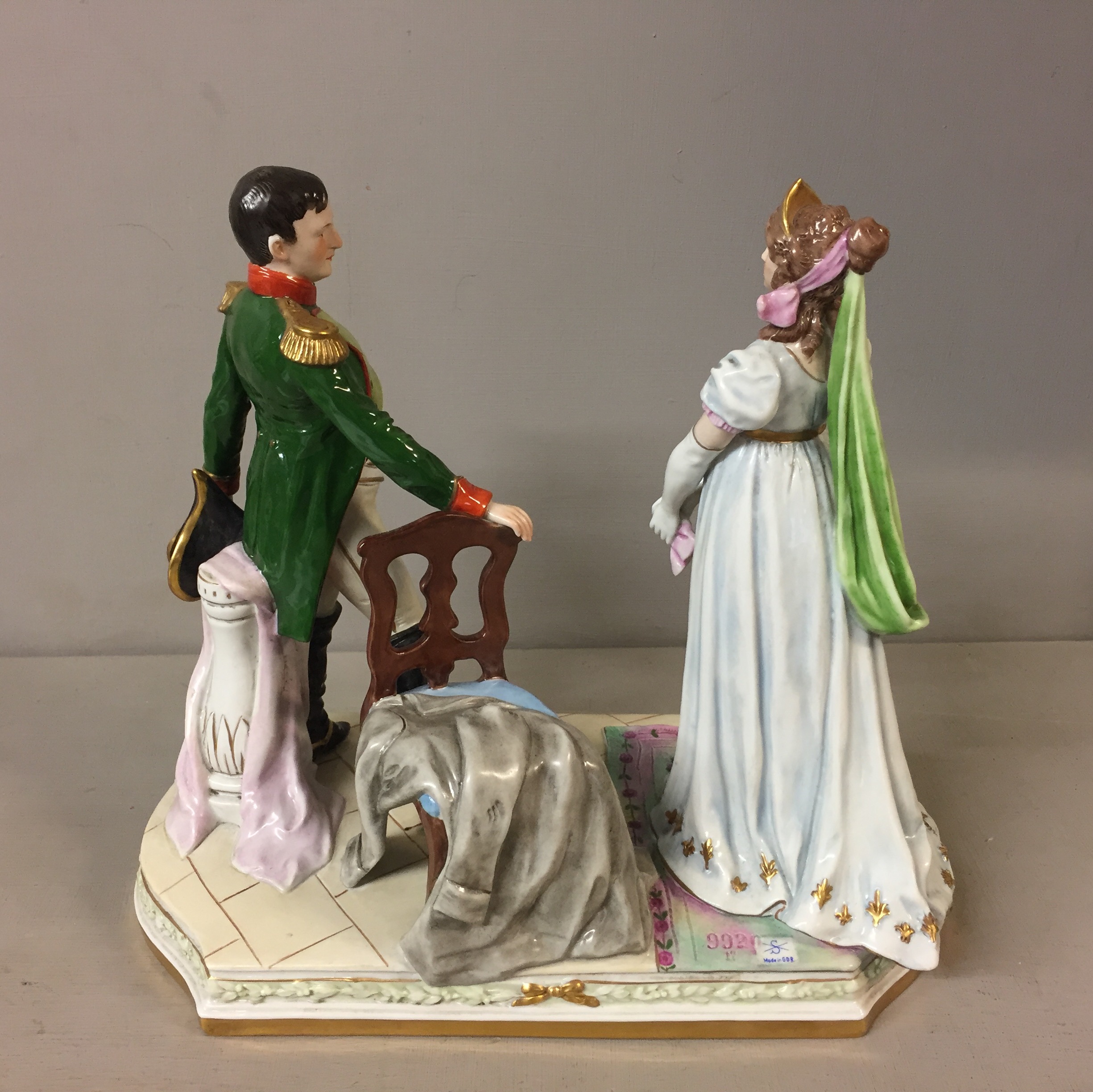 A LARGE CONTINENTAL PORCELAIN GROUP OF NAPOLÉON BONEAPARTE AND JOSEPHINE. (h 26cm) - Image 2 of 3