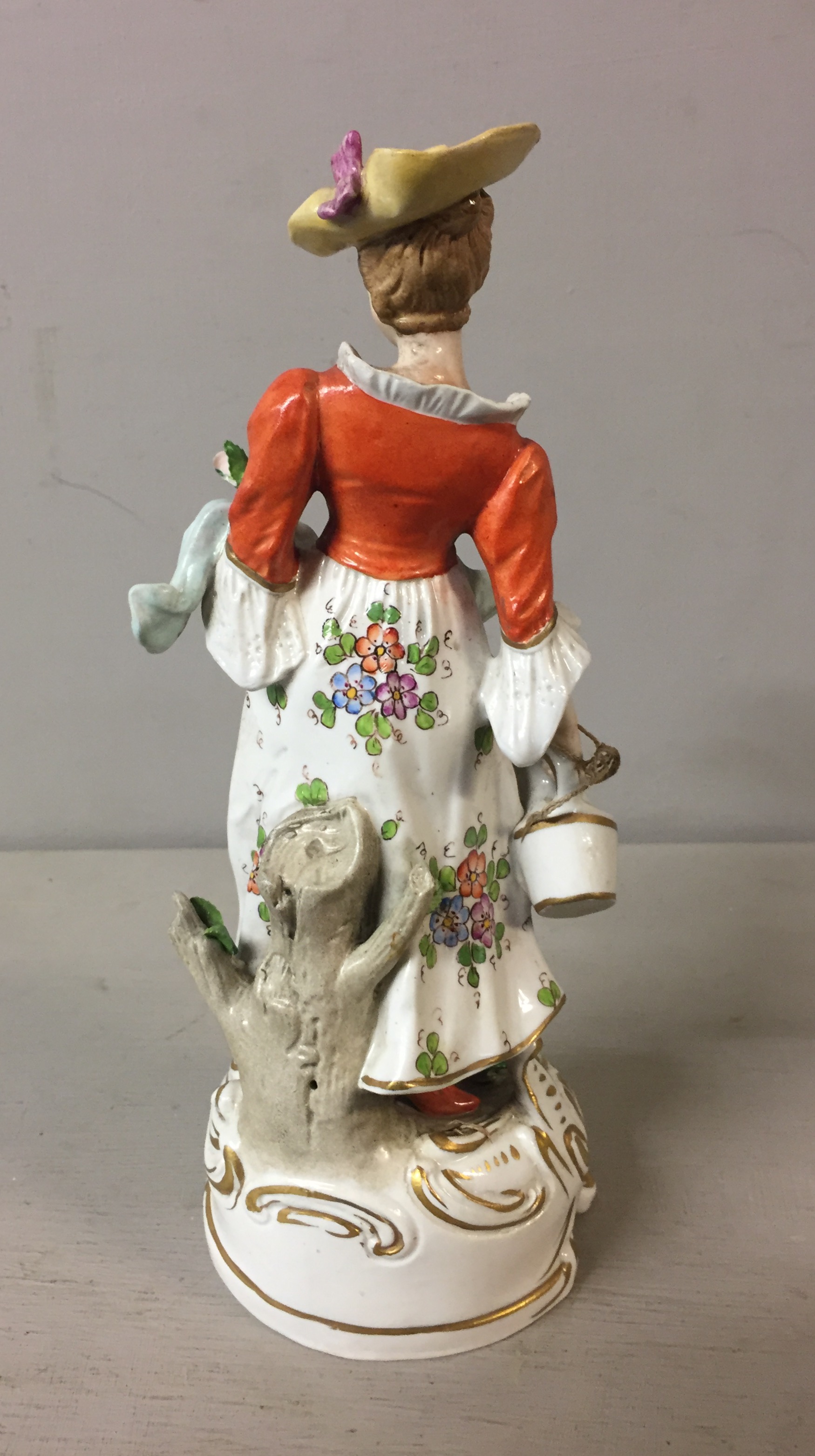SITZENDORF, A 20TH CENTURY PORCELAIN FIGURE OF A LADY GARDENER Holding a watering can. (h 23cm) - Image 2 of 3