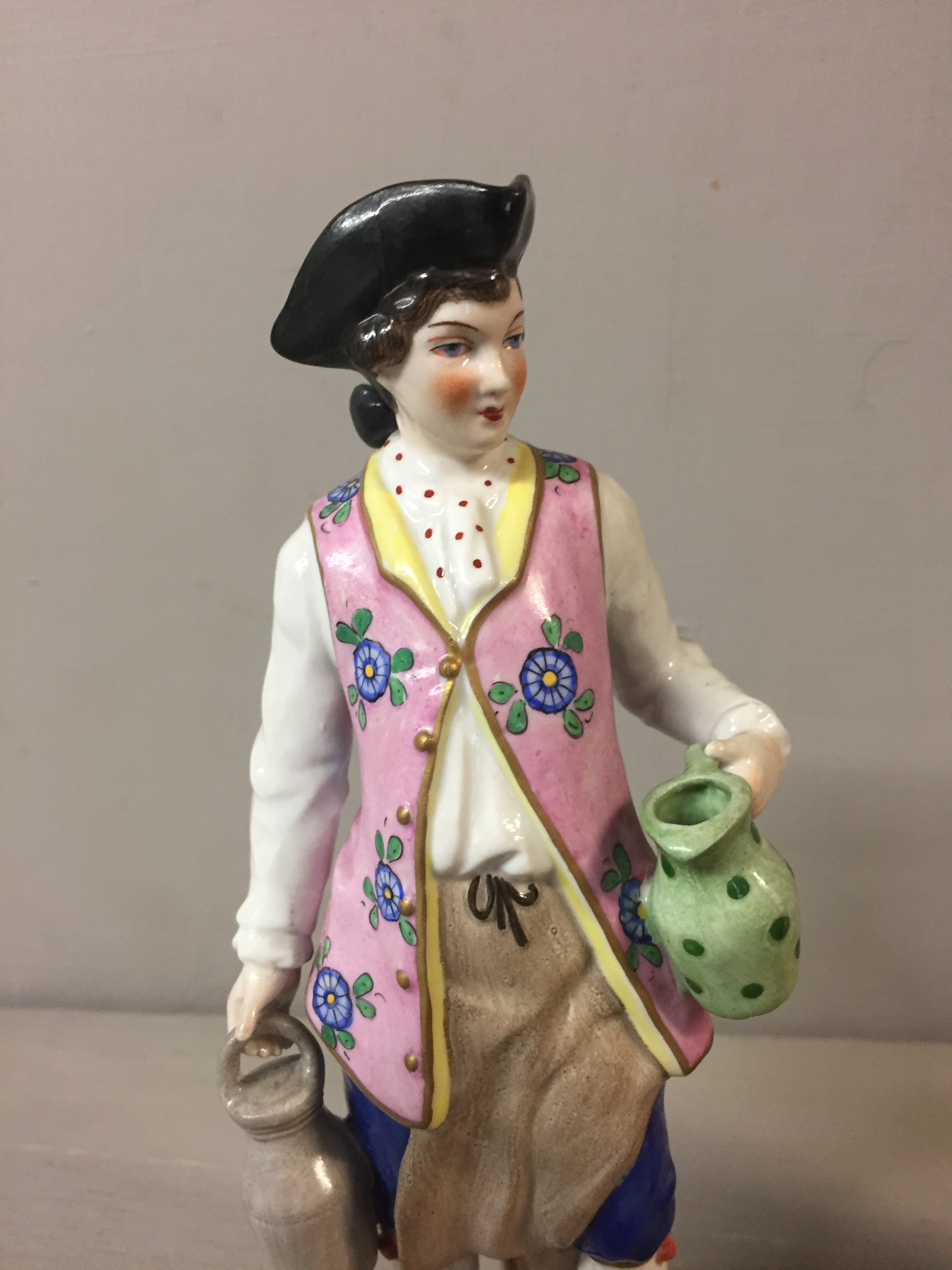 SITZENDORF, A PAIR OF EARLY 20TH CENTURY PORCELAIN FIGURES Of an 18th Century dairyman and a - Image 2 of 4