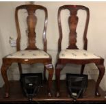 A PAIR OF QUEEN ANNE STYLE CHAIRS Having vase splat backs over drop in seats, with cross hatched