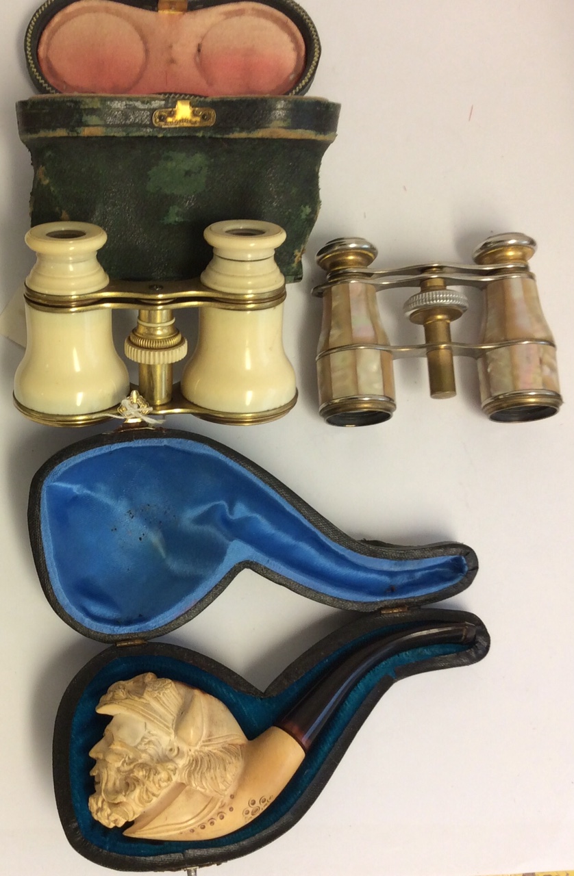 A PAIR OF VICTORIAN IVORY AND GILT BRONZE OPERA GLASSES Held in a green leather pouch, together with - Image 3 of 3