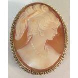 A VINTAGE 9CT GOLD CAMEO BROOCH Carved with a portrait of a young maiden. (approx 3cm)