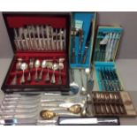 A 20TH CENTURY SILVER PLATED QUEENS PATTERN CANTEEN OF CUTLERY Six piece setting comprising dinner