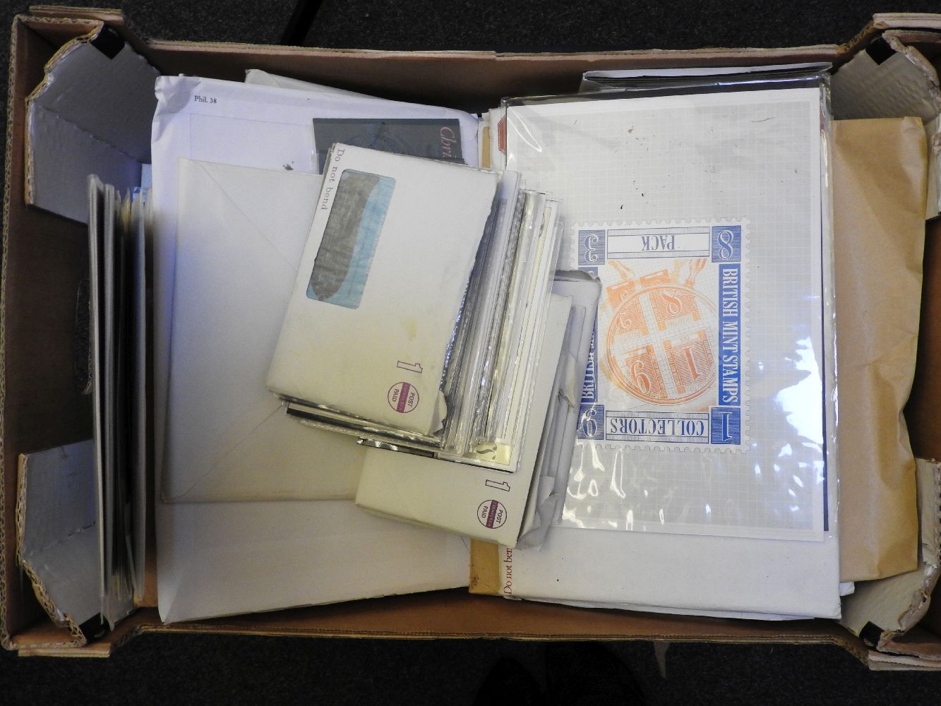 A large quantity of Queen Elizabeth II pre decimal and decimal presentation packs and year packs - Image 5 of 5