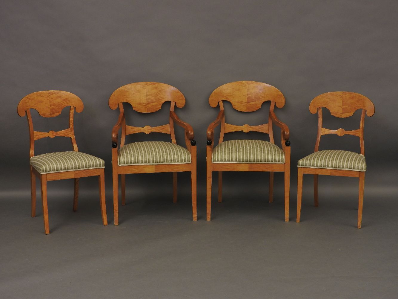 A set of 10 Biedermeier style satinwood dining chairs - Bild 2 aus 2