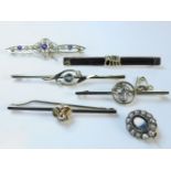 Five assorted bar brooches, to include a gold aquamarine and split pearl bar brooch, marked 15ct,