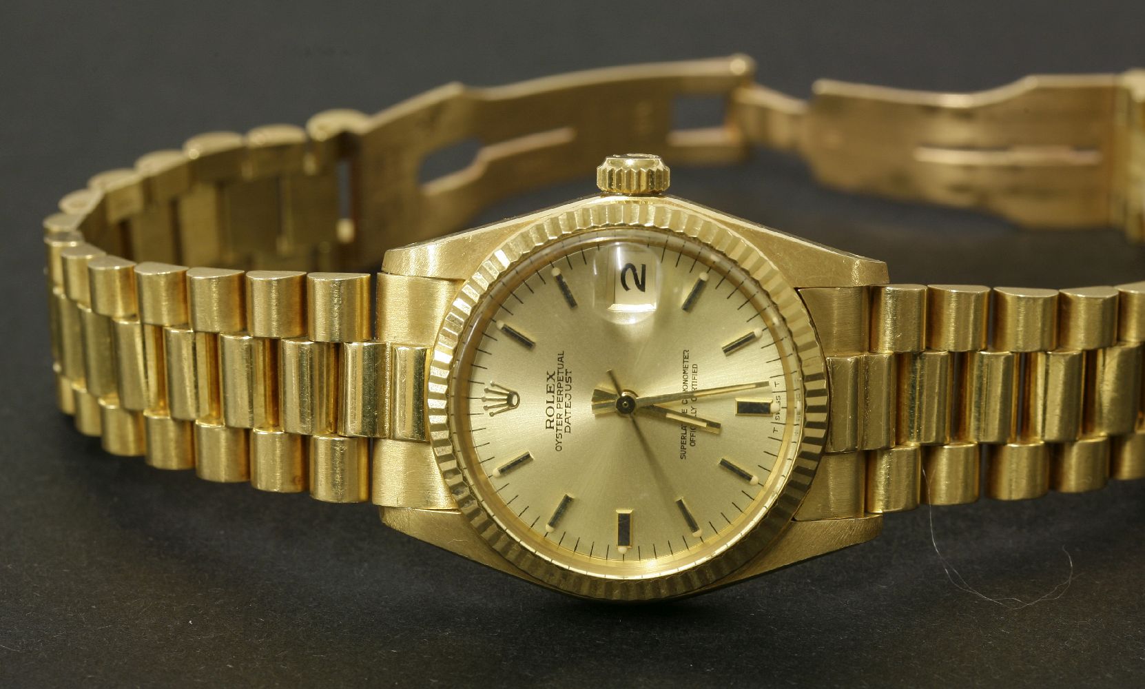 An 18ct gold Rolex mid size Oyster Perpetual Datejust, c.1982. Champagne dial, raised gilt batons