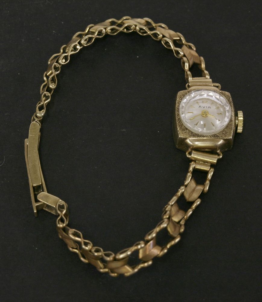 A ladies 9ct gold Avia mechanical watch with textured case, and later 9ct gold fancy link strap,