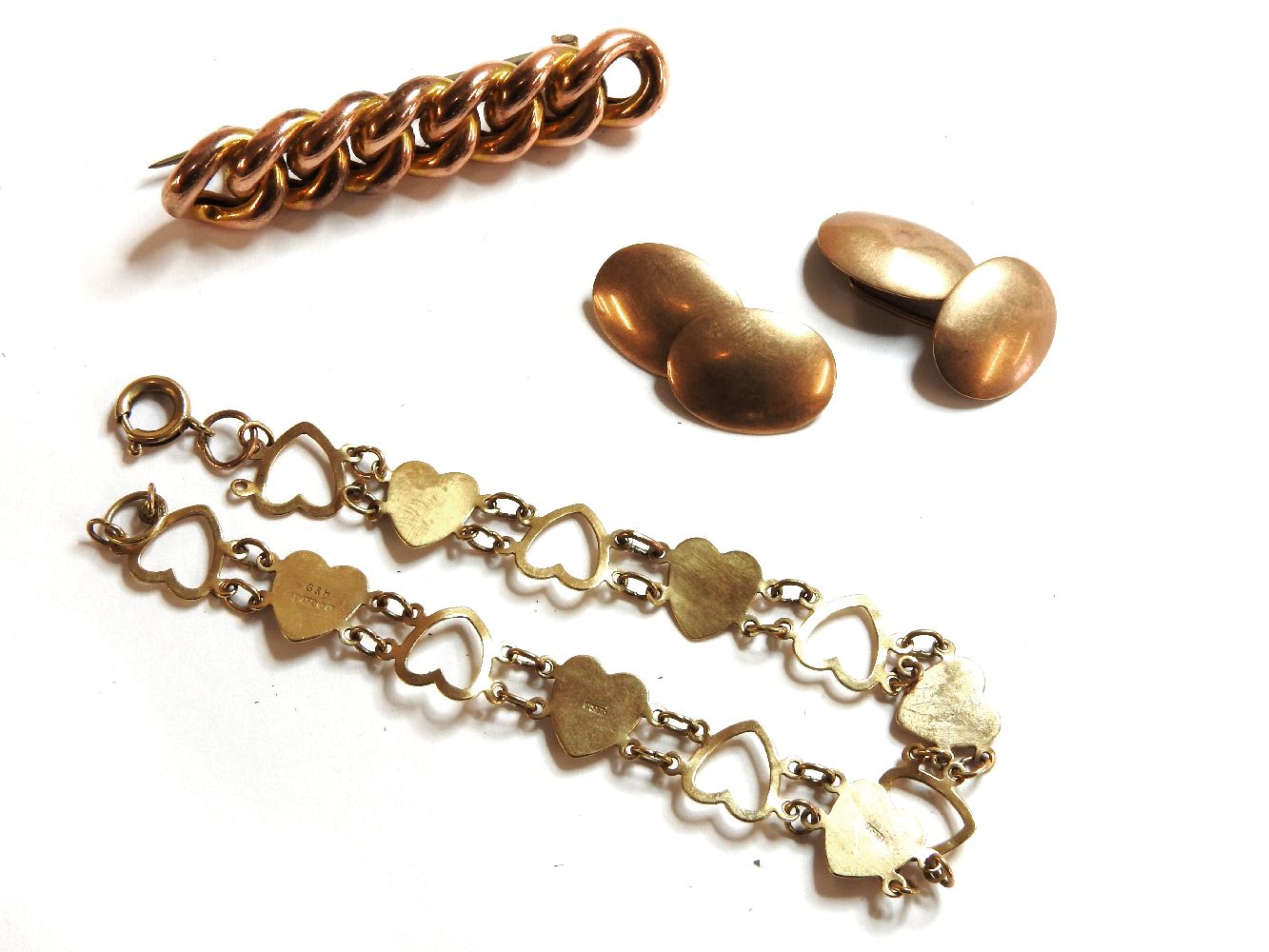 A gold curb link bar brooch, marked 9c, a pair of 9ct gold oval cufflinks, a 9ct gold heart link
