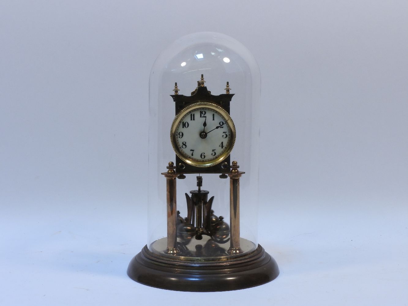 An early 20th century German brass anniversary clock, by Jahresuhren Fabrik, under a glass dome - Image 2 of 2