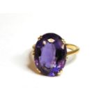 A gold single stone oval cut amethyst ring, 5.12g