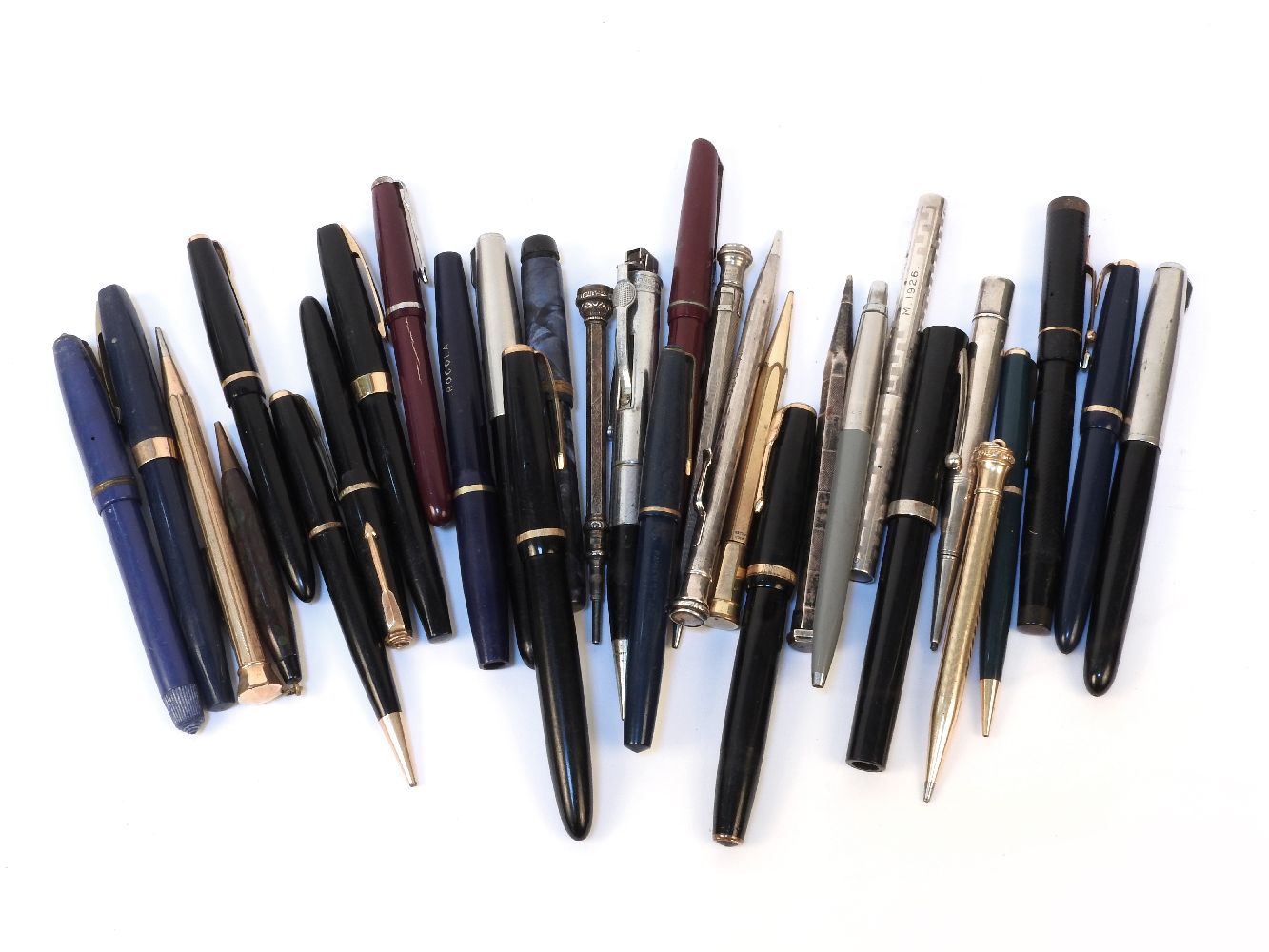 A tray of pens and pencils, including Parker, and silver examples