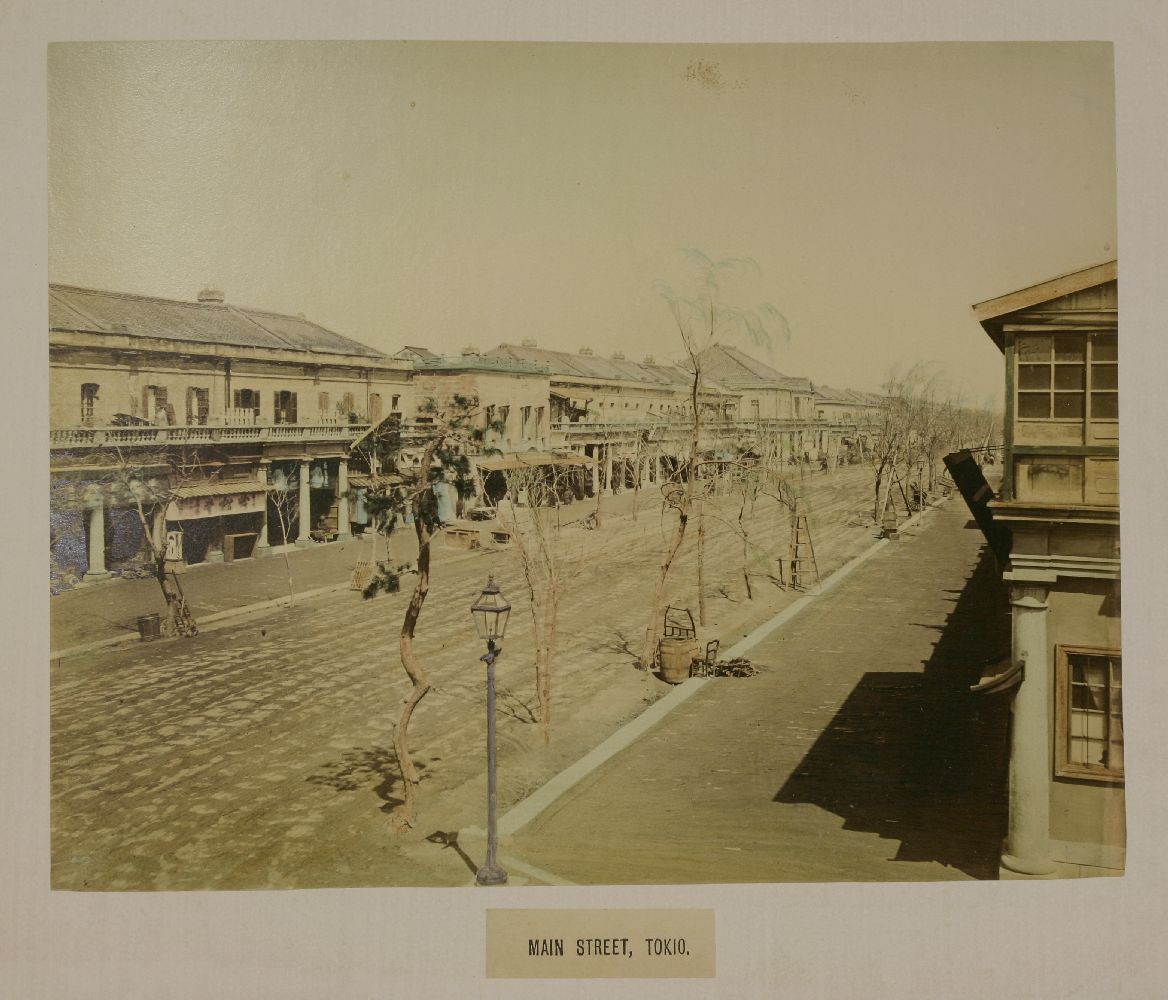 JAPAN: 50 colour photographs of Japan, in the original oblong 4to. lacquered album; VG; Plus 6 loose - Image 4 of 4