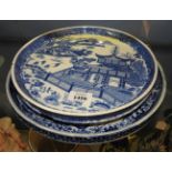 A 19th century blue and white circular cheese or cake stand, decorated with oriental scenes, 31cm