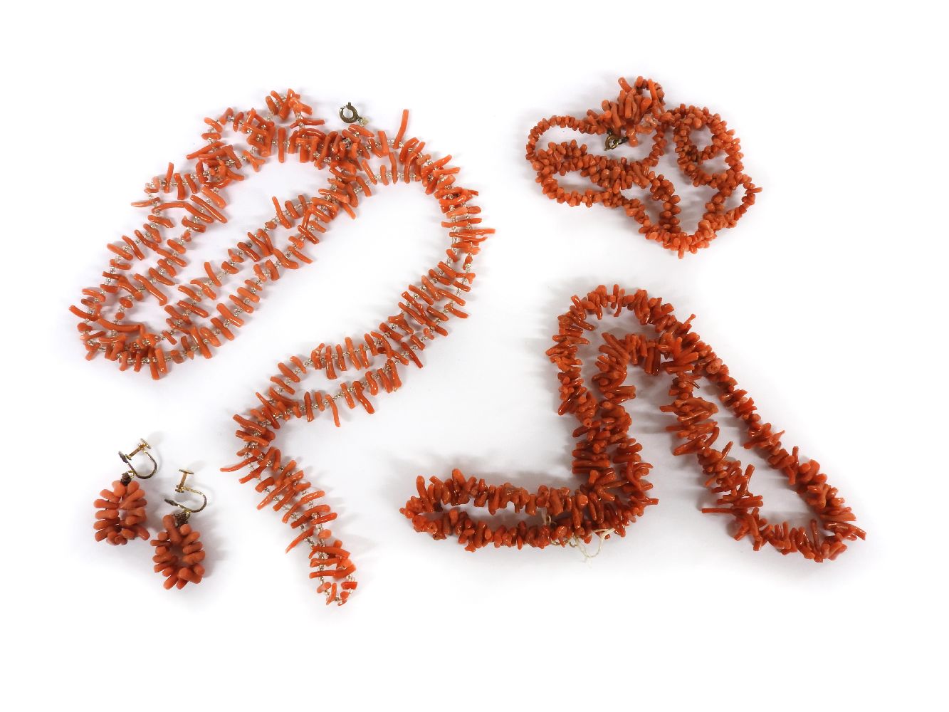 A collection of coral jewellery, to include a single row graduated coral twig necklace, six other - Image 3 of 6