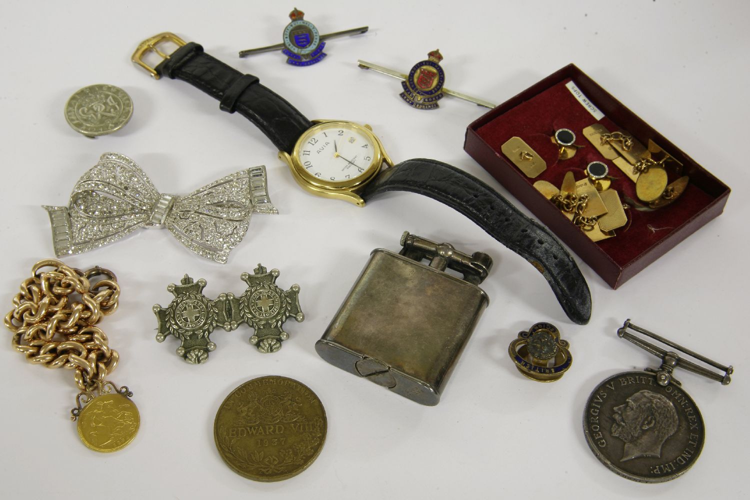 A ladies 9ct gold Renown mechanical strap watch, with silvered dial and gilt batons, a gold - Image 3 of 4