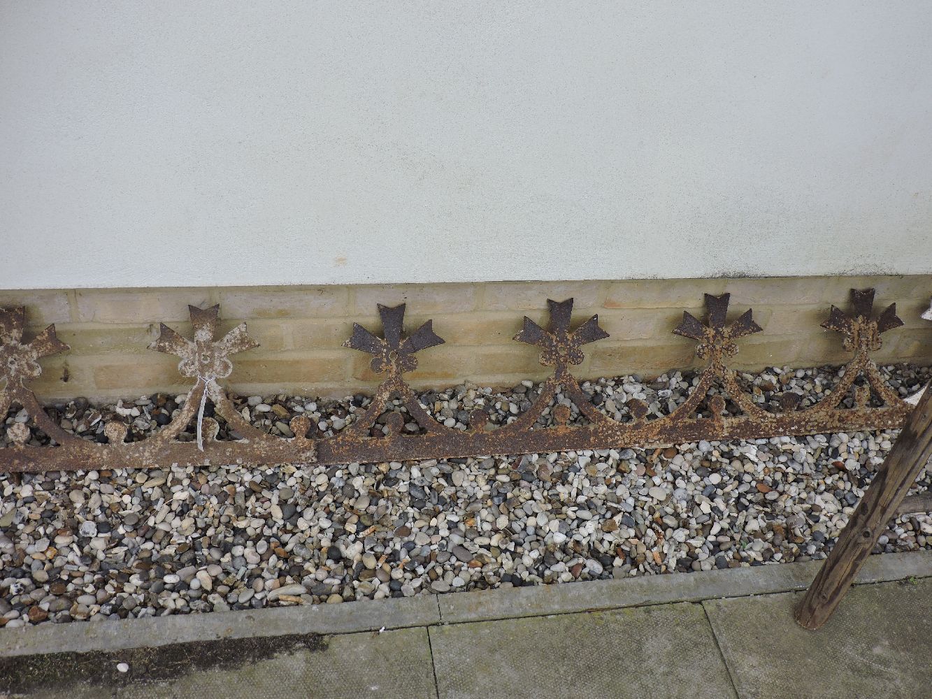 A collection of Victorian cast iron garden edging - Image 2 of 2