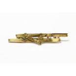 A gold swallow bar brooch, marked 15ct, inscription verso2.31g