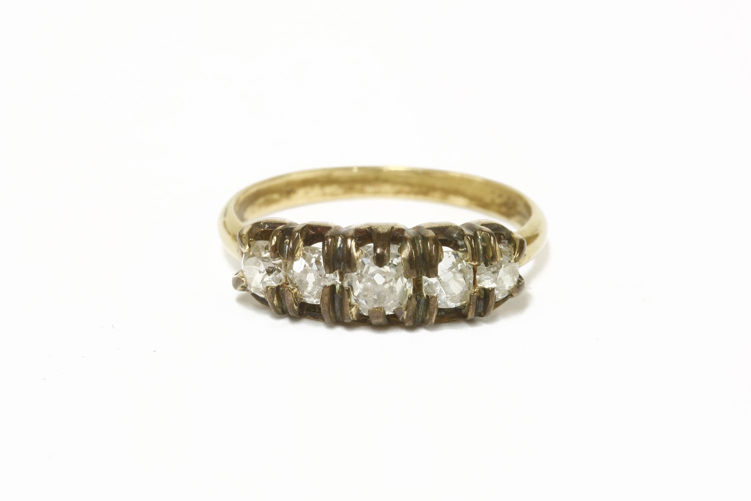 A gold five stone graduated diamond ring, with mixed cushion cut and old European diamonds3.20g